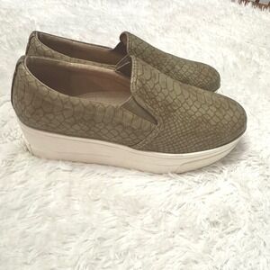 J Slides NYC Womens Olive Green Snake Embossed Platform Slip On Sneakers Size 9